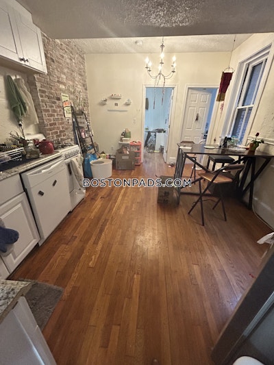 Beacon Hill Sunny 3 Bed 1 bath available NOW on Revere St in the Beacon Hill!!  Boston - $4,800