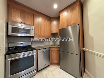 Allston/brighton Border 2 Bed 1 bath available NOW on Kelton St in Boston! Boston - $2,995 50% Fee