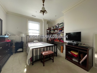 Back Bay 3 Beds 4 Baths Boston - $14,000