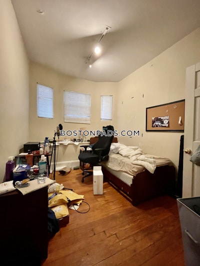 Brookline 3 Beds 1 Bath  Boston University - $5,100